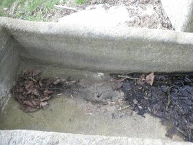 Velká stará kamenná žulová stírka kaménka napaječka koryto k - 7