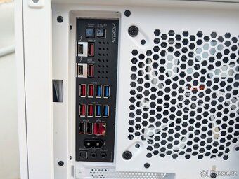 Tiché 4K herní PC - RTX 5080, DDR5 7800 MT/s, PCIe 5.0 SSD - 7