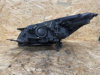 PRAVÉ PŘEDNÍ HALOGENOVÉ SVĚTLO FORD KUGA MK2 90014884 - 7