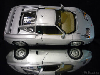 Bugatti EB110 stříbrné Bburago 1/18 - 7