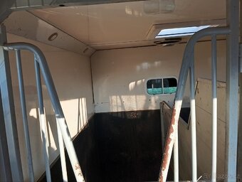 Auto na přepravu koní - 7