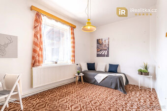 Prodej rodinného domu s garáží a zahradou - Hradec Králové - 7