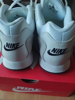 Prodám 2 páry NIKE, nenošené - pouze vyzkoušené - 7