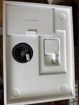 Macbook Air 13" 16GB RAM, 256GB SSD - 7