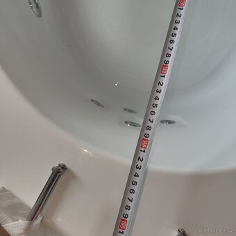 Velká hydromasážní vířivá vana - 7