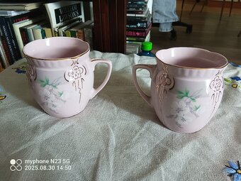 Retro růžové hrnky malovane buclaky - 7