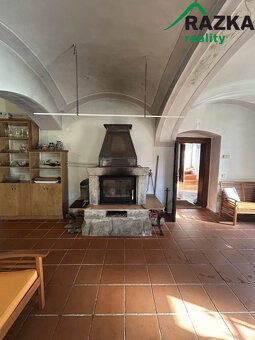 Prodej usedlosti s rozlehlými pozemky v obci Dolní... - 7