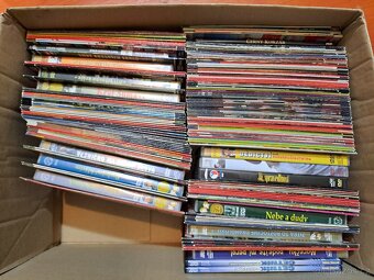 Filmy na DVD + zásobníky - 7