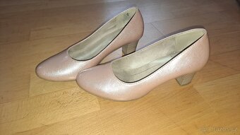 Prodám zimní kozačky a dámské lodičky - 7