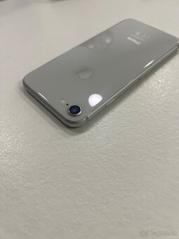 Iphone 8, 64GB barva bílá - 7