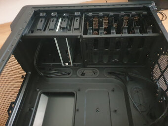 Corsair 400R Carbide Series černá - 7