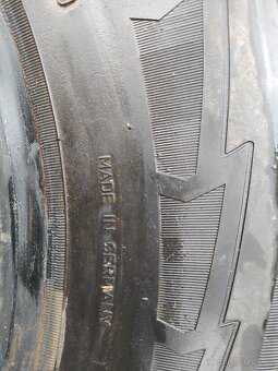 Pneu Goodyear ultra grip 215/70 R16 - 7