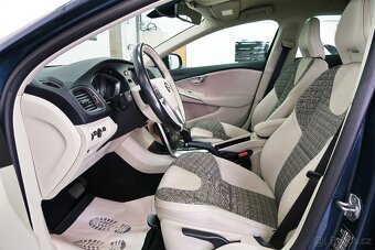 Volvo V40 T2 90kW, A/T, MOMENTUM, ZÁRUKA, VÝHŘEV - 7