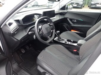 Prodám Peugeot 2008 1,2 r. v. 6/2021, benzín, manual - 7