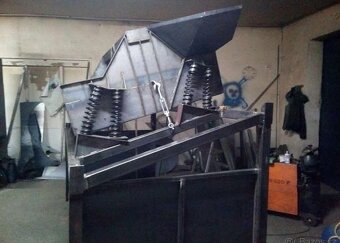 PROFESIONÁLNÍ TŘÍDIČKA ZEMINY A KAMENE Dvousítný . - 7