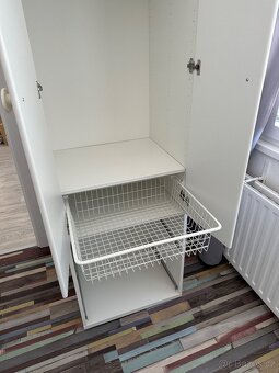 Šatní skříň + přebalovací pult - 7