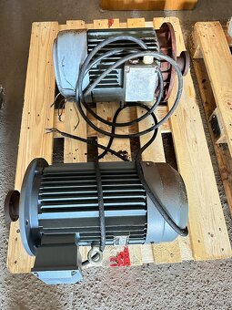 Třífázový elektromotor 400V 0.37 0.55 1.1 1.5 2.2 4 5.5kW - 7