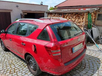 KIA CEED SW rok 2010 - 7