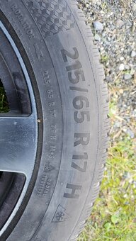 Prodam kompletní zimní sadu kol 215/65R17 - 7Jx17 - 7