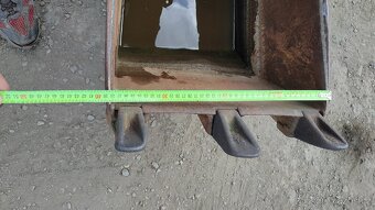 Podkop na smykový nakladač UN Locust - 7