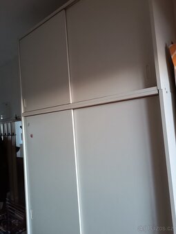 Bílá vysoká skříň - 7