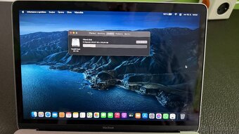 Stříbrný Macbook Retina 12palcový 2015 - 7