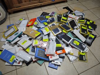 1000 kusů obalů na telefony a ochranných skel - 7