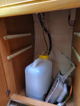 Obytný karavan Hobby 380 s predstanem - 7