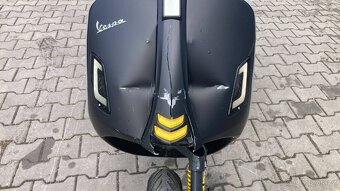 Piaggio Vespa GTS - 7