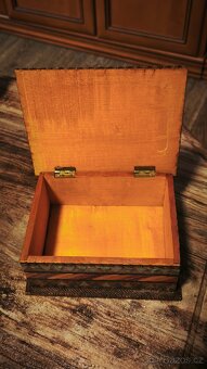 Dřevěná, malovaná šperkovnice/krabička. - 7