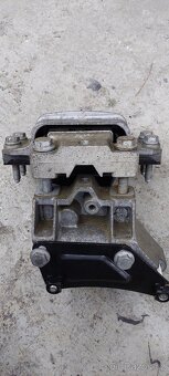 uložení motoru a převodovky - 7