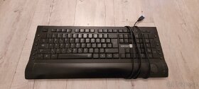 Monitor DELL úhlopříčka 19 "(48 cm)
- 7