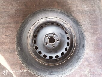 Zimní pneumatiky 195/65 R15 na disku VW 5x100. - 7