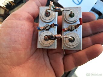 Staré elektro ( elektronické) součástky č.6 , č.7 , č.8 - 7