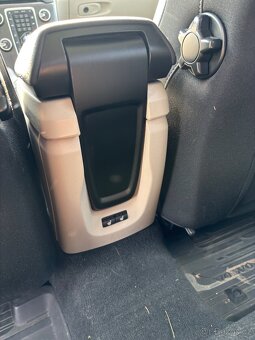 Volvo V40 D4 2.0L 140kW momentum - 7