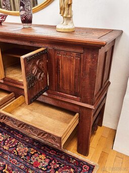 Neogotická dubová komoda z masivního dubu - 7