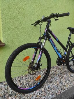 Značkové kolo Rock Machine 26"/18" (černá/fialová) - 7
