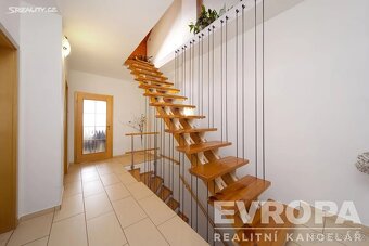 Prodej rodinného domu 198 m², pozemek 278 m² - 7
