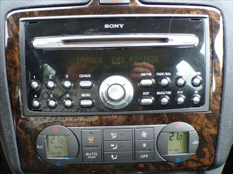 Ford Focus 1,6 i16V GHIA,KLIMA-HNED ODJÍŽDÍTE - 7