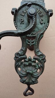 Velmi starý zdobený mlýnek na strouhanku EXCELSIOR - 7