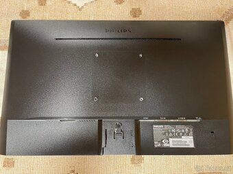 Prodám monitor k PC - 24" Philips 243V7Q - 7