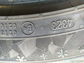 Prodám zimní gumy Continental + Semperit 205/55 R17 DOT 2823 - 7