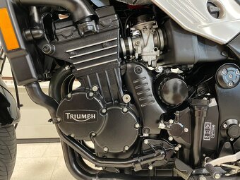 Triumph Trident 900 - 7