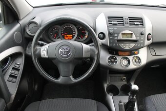 Toyota Rav4 2.2D-4D 100kW + 4X4 + BEZ KOROZE + TAŽNÉ - 7