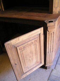 Starožitný klasicistní kredenc - 7