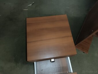 DOVOZ MOŽNÝ rohový stůl s nástavcem možno kontejner. - 7