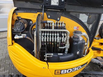 Prodám JCB minibagr 8030 s nulovým přesahem zádě - 7