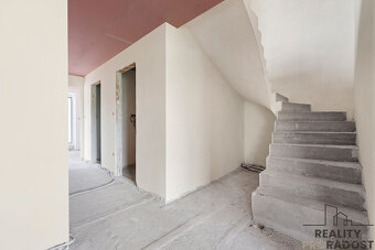 Prodej rodinného domu 4+kk, s garáží, pozemkem 608 m2, Medlo - 7