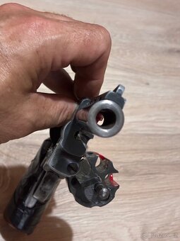 revolver v řezu - 7