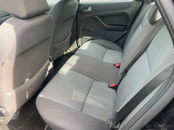 Ford Focus hatchback - 7